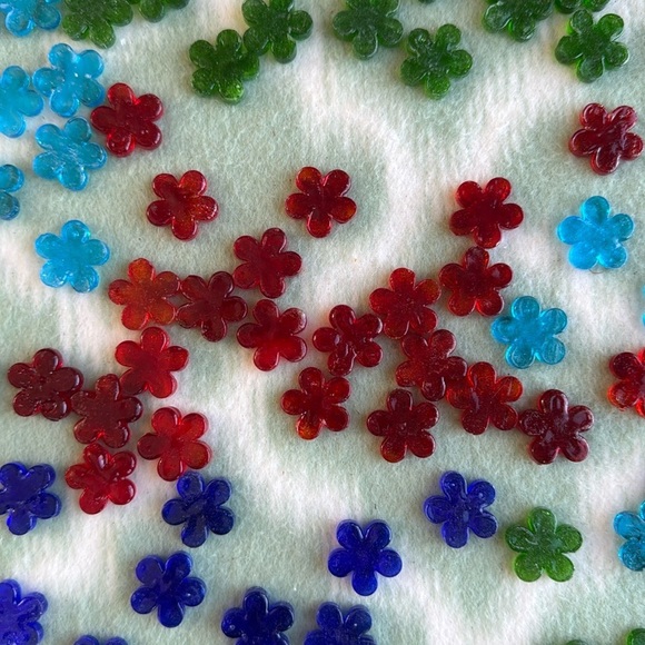 NEW Decorative Glass Flowers in multiple colors - Picture 5 of 7